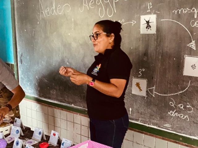 Estudante do Ifes realiza atividade de microscopia em comunidade indígena no Amapá